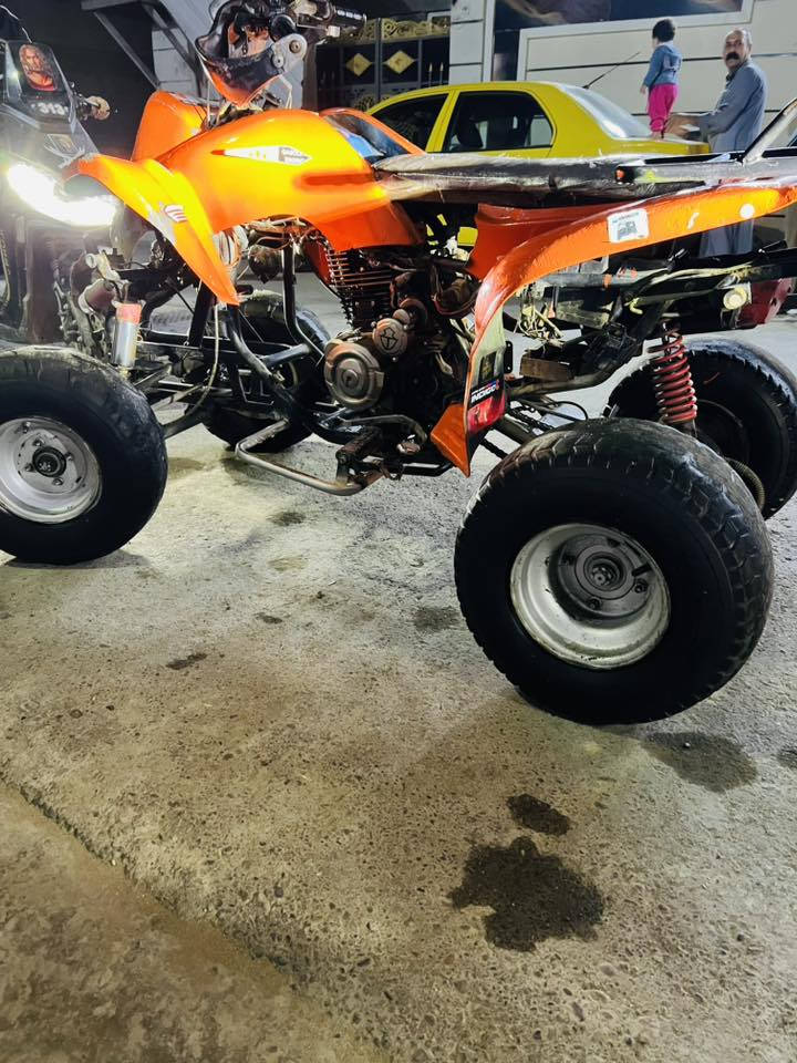 دراجة رباعية بانزين كير عادي خمس نمر كير ومحرك خير من الله  السعر 450 وبيهة مجال لستفسار ***********
