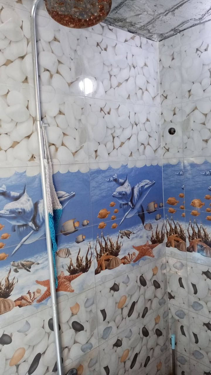 سلام عليكم عندي بيت للبيع مساحه 60متر يحتوي على غرفه وصاله ومطبخ واستقبال وصحيات بناء بيت بلوك أساس بيت صب كونكريت وسكف بيت كونكريت البيت مشترك بس أساس بيت كامل عايز بورك وسقوف ثانويه بيتونه مامبني  جاهز سيراميك ارضيات وجدار عنوان براكيه مقابل جامع الخزاعل سعر 18وبي مجال للاستفسار على رقم ***********
