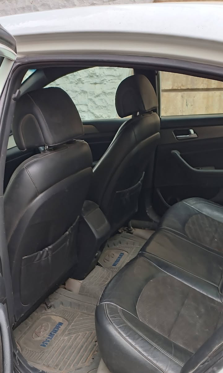 السلام عليكم اخوان سوناتا 2017 السعر 125 ورقة باتري جديد طخم تاير البصرة بيه حادث في امريكا وضربه في الصندوق تم تبديلها نفس اللون وبعض النواقص البسيطة بشكل عام السيارة حلوه بالعافية على الذي ياخذه للاستفسار الاتصالل
 هاتف واتساب ***********
