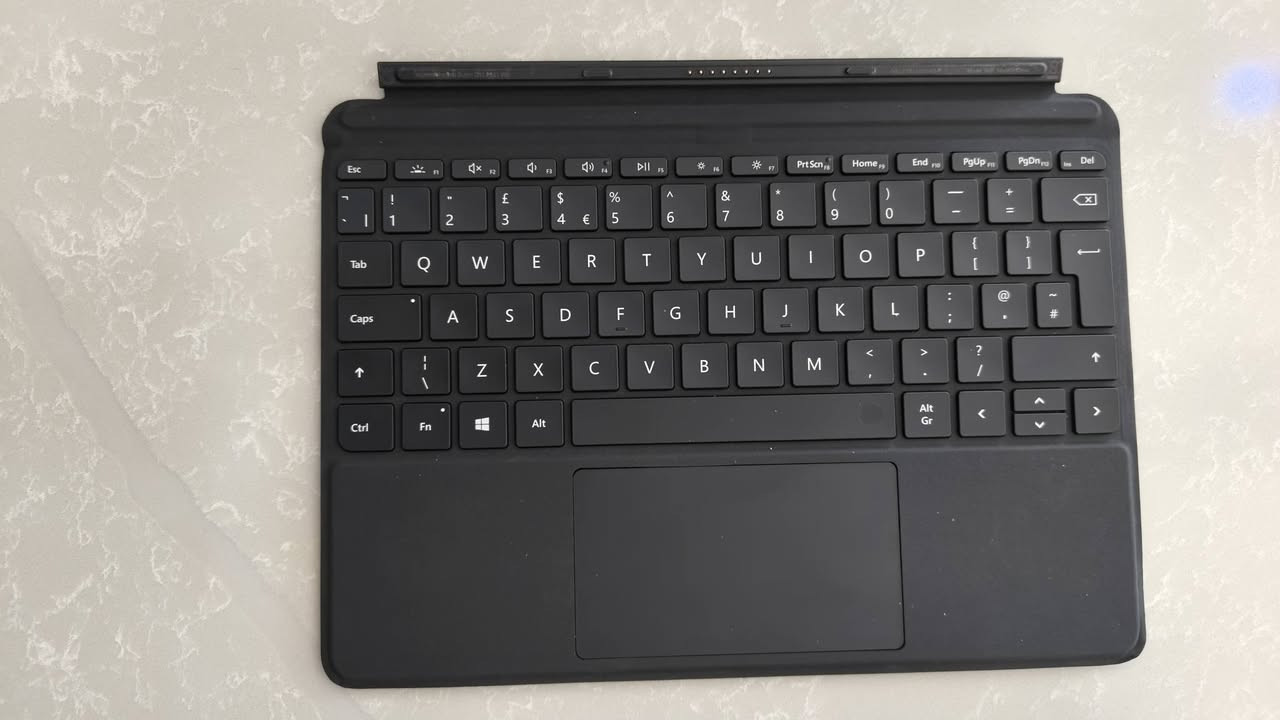 Microsoft Surface Go 3 (Core i3) -  100% نظيف
للبيع جهاز سيرفس (الإصدار الأحدث والأقوى بمعالج i3)، الجهاز "نظيف جداً" ومثالي للدراسة، العمل المكتبي، أو تصفح الإنترنت لصغر حجمه وخفة وزنه.

​المواصفات:
​المعالج:  Intel Core i3 10100Y (الجيل العاشر).
​الرام: 8 جيجا.
​الهارد: 128 جيجا SSD.
​الشاشة: لمس بدقة عالية جداً.
​الملحقات: يأتي مع الكيبورد الأصلي (Type Cover).
​البطارية: بحالة ممتازة وتصمد لساعات طويلة.
​السعر: 450 الف 
متوفر توصيل مجاني لجميع المحافظات 
واتساب (***********)
