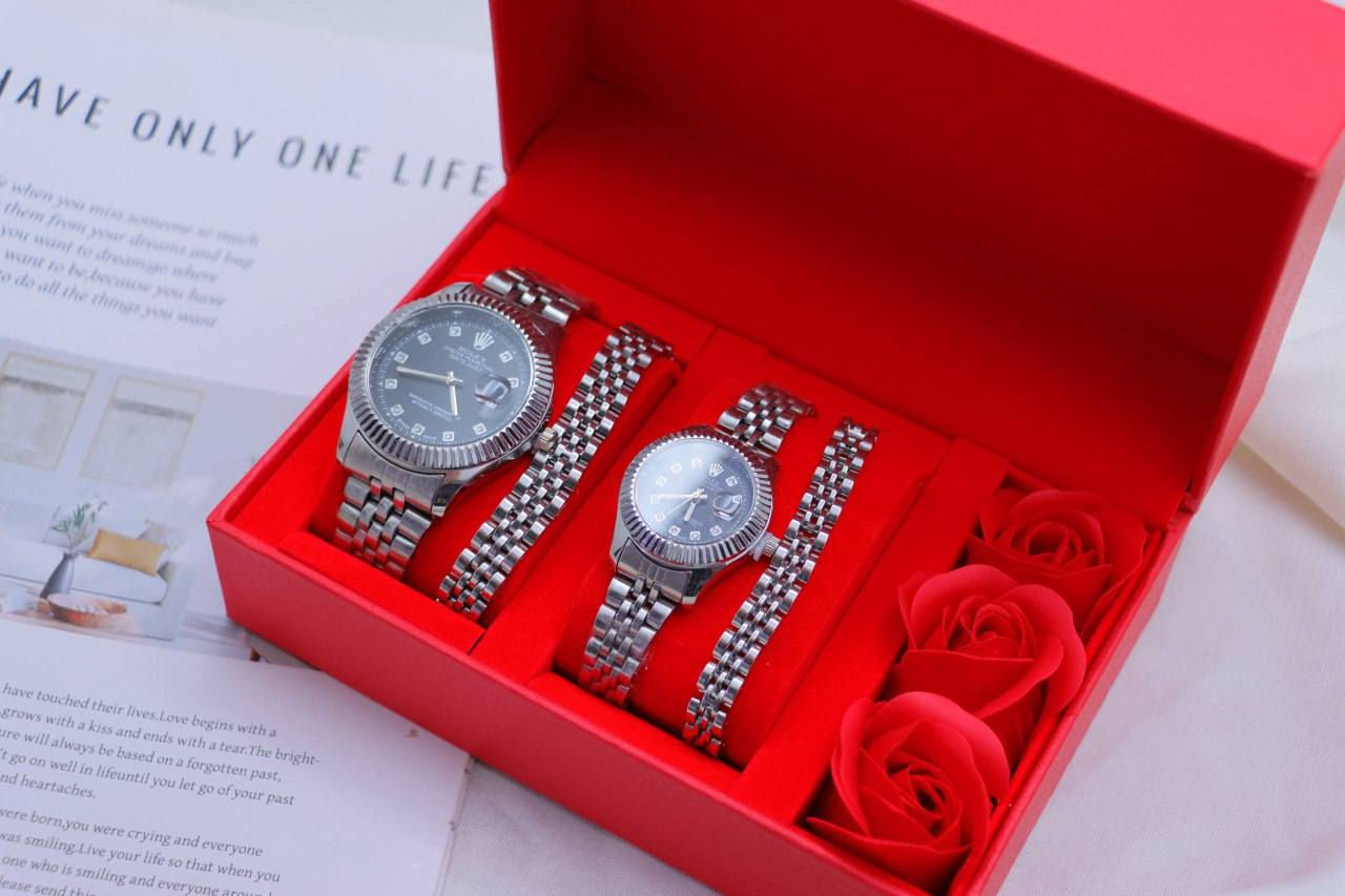 بوكس نسائي رجالي يتكون من ساعة وسوار كلش مرتب سعر البوكس 20 الف ومتوفر خدمة توصيل  ***********
