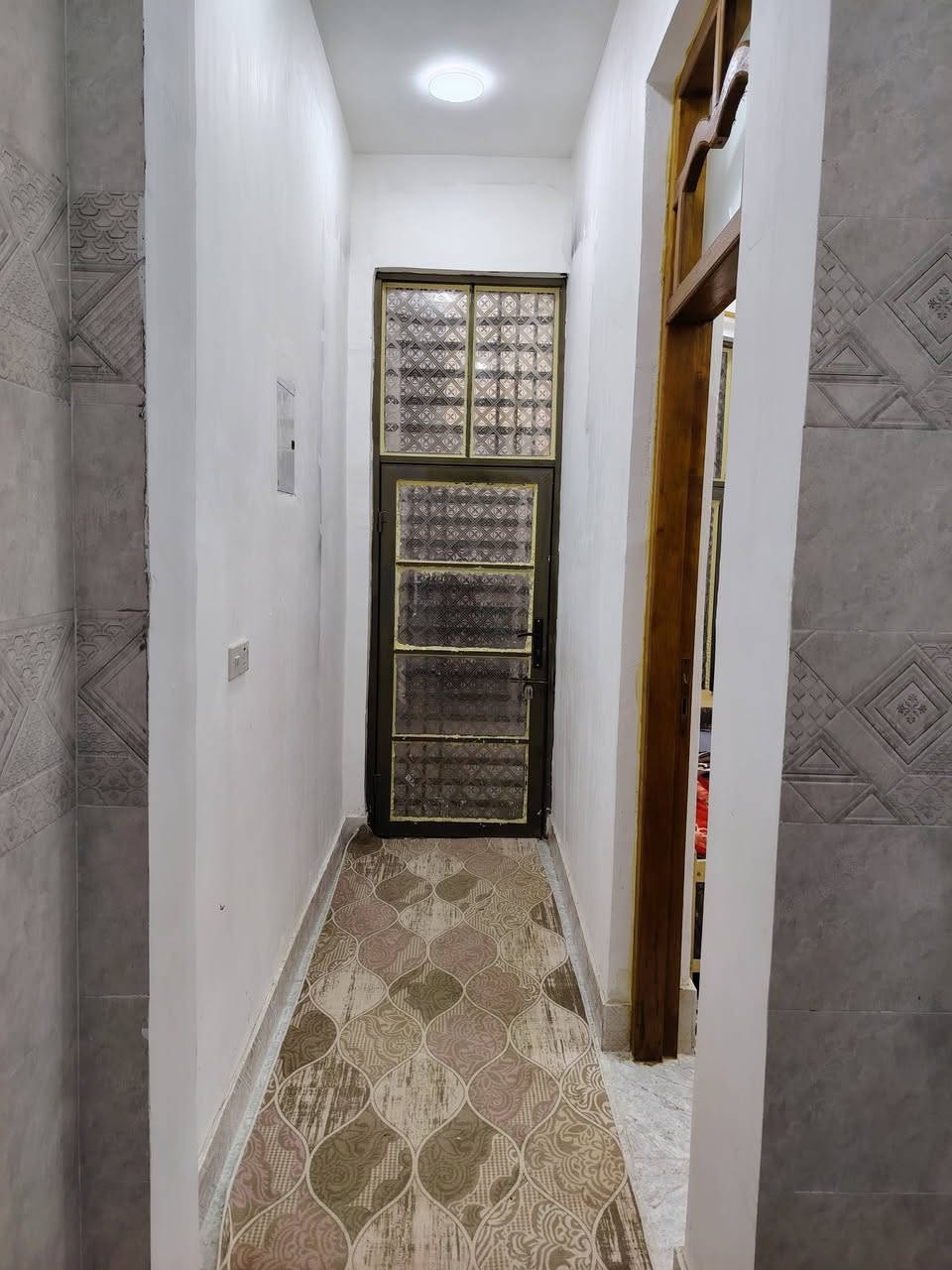 السلام عليكم بيت للبيع الجمعيات منطقه حجه حسن الاربع سايدات 100 متر بناء درجه اول منطقه الخدمات ماء مجاري تبليط غرفه واستقبال وصاله ومطبخ السعر 70، وبي مجال ***********
