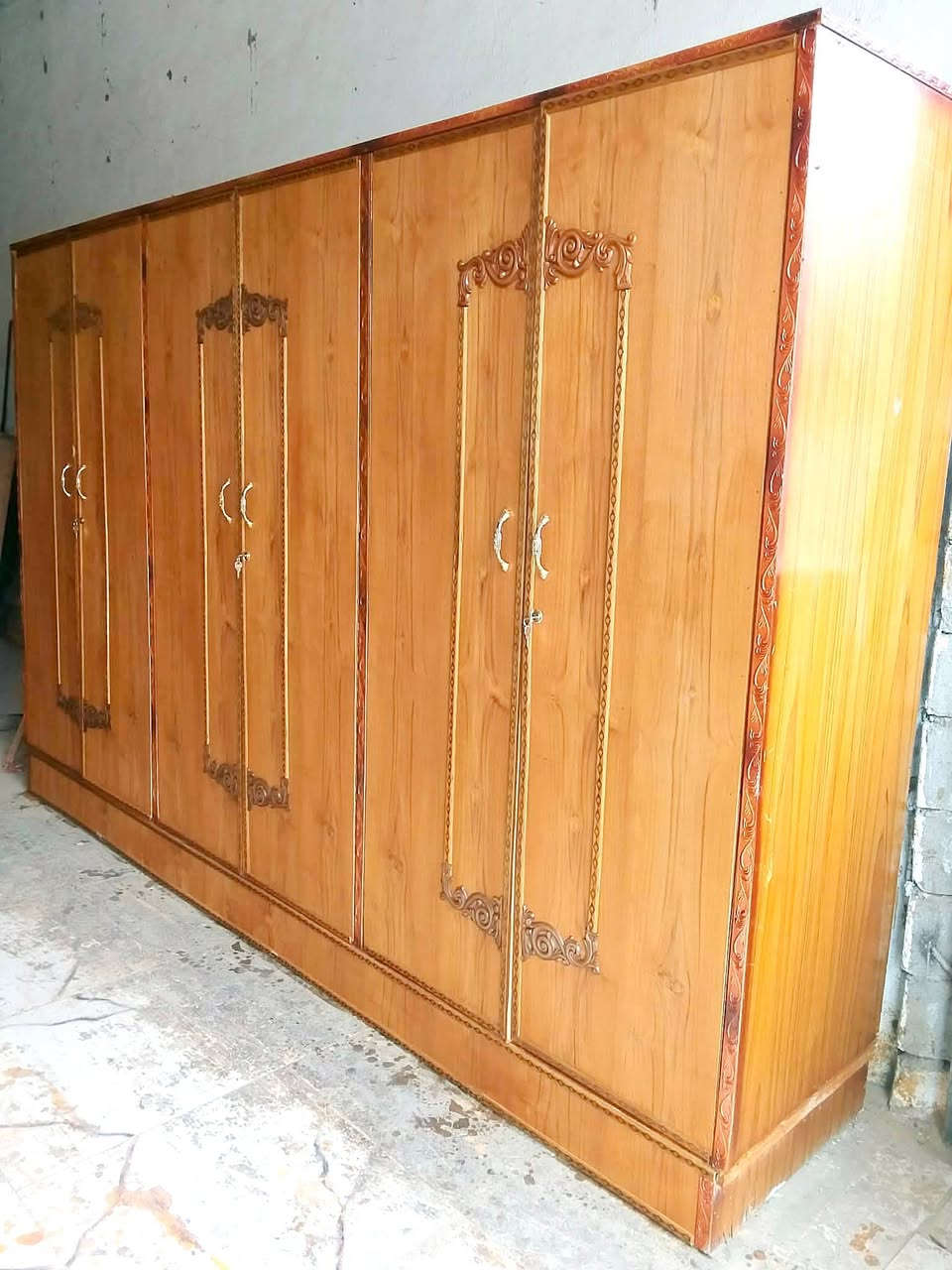 كنتور مستعمل ست ابواب تسكام للبيع مكاني الشوملي يوجد خدمة توصيل ***********
