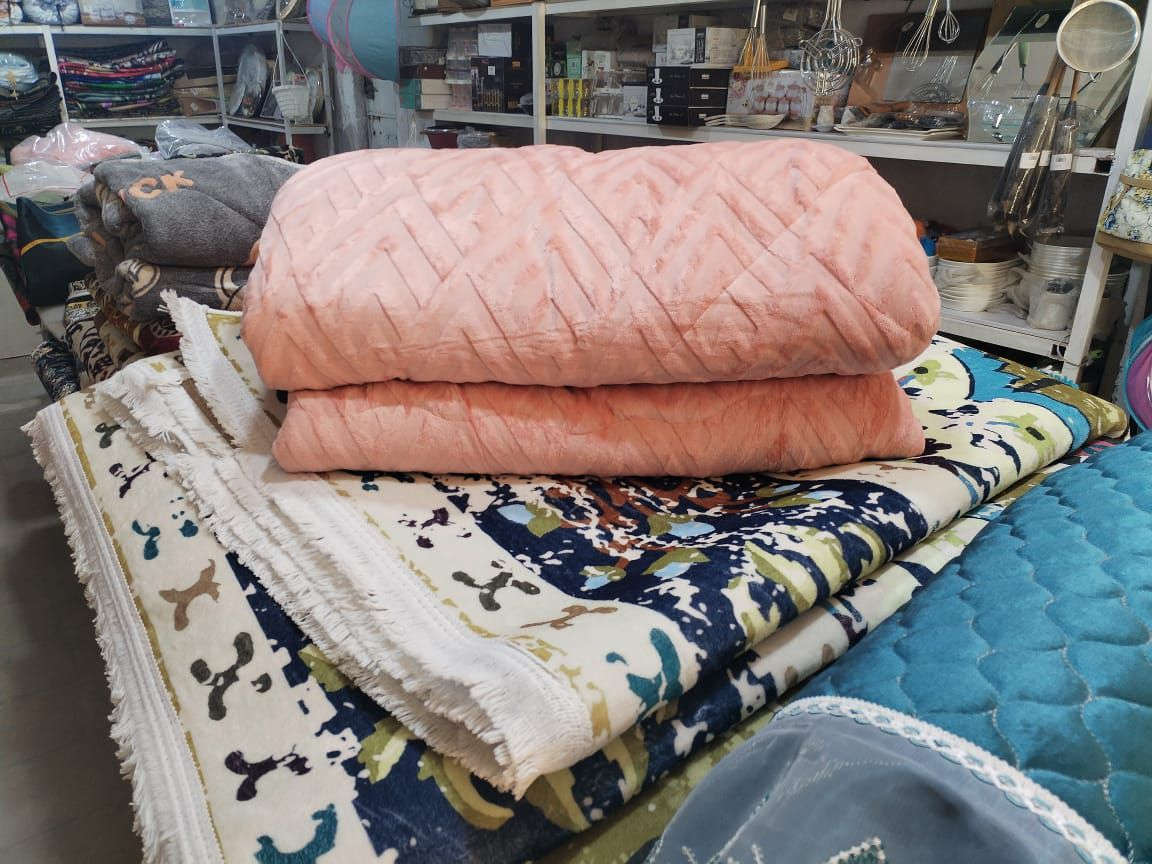 يتوفر لدينا في كرافتي ماكس 
لحاف نفرين وجهين فرو 
قياس 220 في 240
الوزن 5 كيلو
السعر 45 الف دينار 
توصيل 5 الاف لجميع المحافظات 
للتواصل واتساب ***********
بابل الاسكندرية شارع الخضر الفرع المؤدي إلى شارع الخضر الثاني عمارة المرحوم جبار سالم
