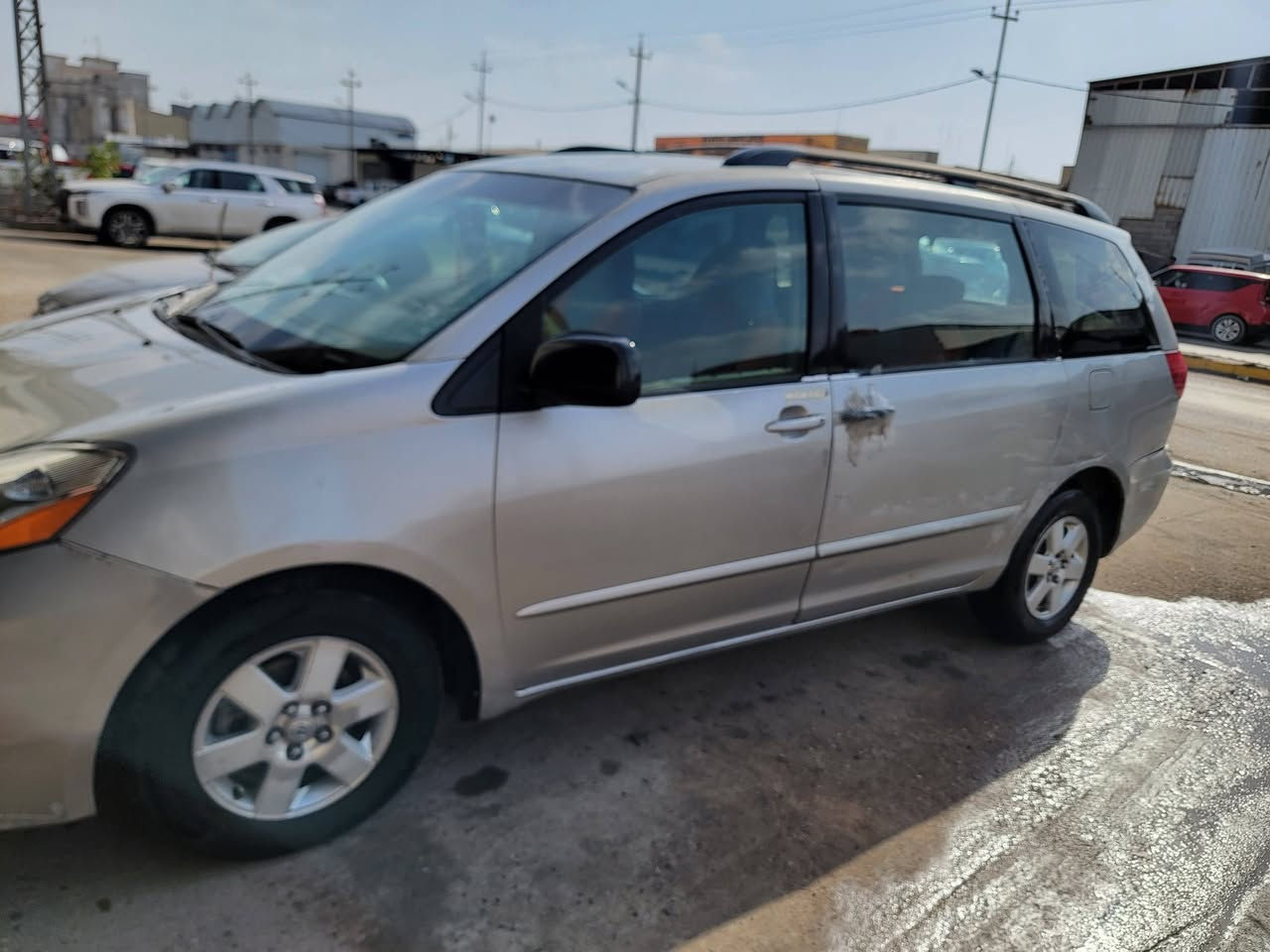 السلام عليكم للبيع او مراوس تيوتا سينا 2008LE اقره التفاصيل واذا عجبتك اتصل
تيوتا سينا 2008فئه الLE مواصفات السياره 
تبريد ٣ قطع سياحي 
كرسي كهرباء 
بيبان شفط 
مكينه ٣٥٠٠
حساسات امامي خلفي 
وبيها هواي مواصفات السياره باسمنه تحويل مباشر رقم بغداد جديد سنويه لل٢٠٢٨ السياره حلوه مكينه وكير كلش حلوات حداديه زينه تخم تاير نضيف سبيرين بيها حوض الجنطه جبير عيوب السياره 
بيها ضربا من كدام ومبدل بنيد والجاملغات مصلحه بدون تبديل وبيها ضربات السياره بل بدي موجودات بل صور وعندي مقطع للي يريد السياره تحتاج ترتيب بيها نقوصات مو غاليات بيع او مراوس مكاني بصره قبله للبيع السعر ٨٨ وبيها مجال الاستفسار اتصل علا هاذ الرقم 
*********** بي وات ساب او شريحه
