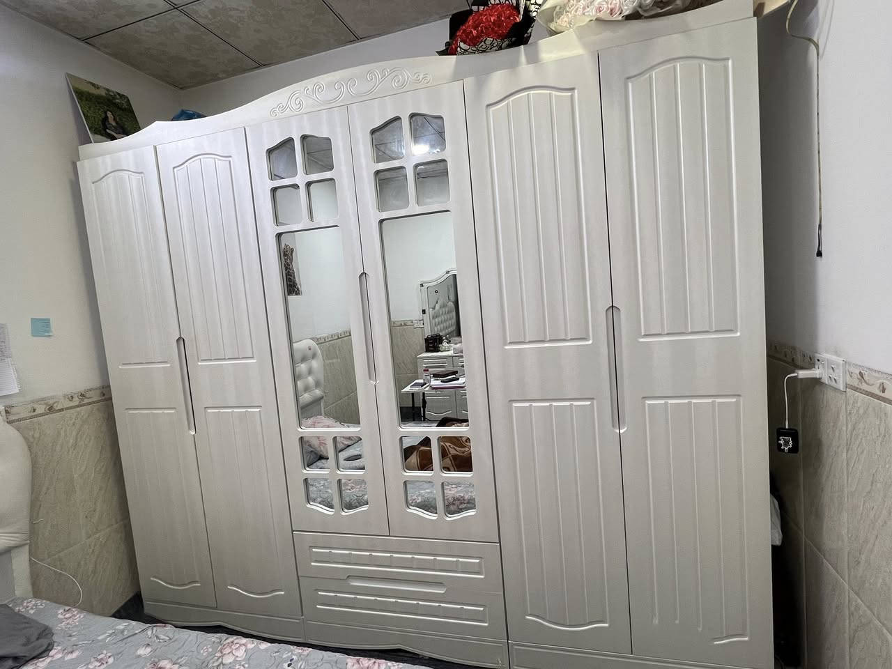 تاخمی ٢ نەفەری
کانتۆری ٦ تاک ، مێزی ماکیاژ و ٢ کۆمۆدی.
​کوالێتی: زۆر توندوتۆڵ و پاکە،یەک ساڵە کراوە 
​ وەک نوێ وایە.
​💰 بۆ نرخی نامە بنێرن
📍 شوێن:هەولێر
ــــــــــــــــــــــــــــــــــــــــــــــــــــــــــ


**إذا كنت صاحب هذا الإعلان وتريد حذفه لأي سبب، رجاءا أرسل رسالة إلى الدعم الفني**