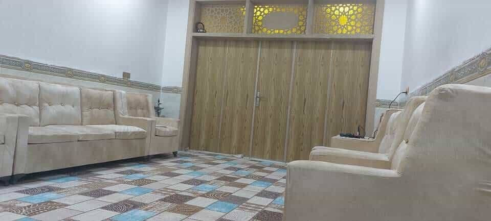 سلام عليكم 
بيت للبيع ١٥٠ متر طابو زراعي سند ٢٥ مسجل بالبلديه وعندي استمارة التسجيل  ورقم بلديه بناء قبل القرار وموجود بالتصوير الجوي 
 
العنوان.  علوة الفحل بالبدايه مقابل مدرسة عبدالله بن الحسين ع  الشارع ١٠متر التبليط رابع بيت عن الشارع 
خدمات كامله خط تكسيات ٥٠٠ دينار يوصل لشارع السكه مستوصف مدارس سوك كلشي متوفر يمك  أرغب منطقه بالعلوه 
وأهم من هذا كله الجيران 👑والشارع كله مرتب  

غرفه 5X4
صاله 5X7
استقبال 4X6
مطبخ 4X5
مجمع صحيات داخلي 
مكشوفات 2
صحيات خارجي 
بناء الأساس والسقف صب مركزي 
بناء مال جناي 

السعر ب٩٧ مليون بي مجال قليل

*********** النجف, العراق
