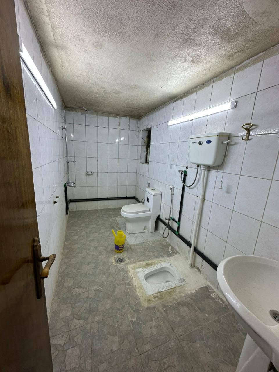 للايجار في السيديه ✔️
بيت مساحه 150 متر 🔶

يحتوي على كراج و 4 غرف نوم وصاله ومطبخ وخدمات عدد2 ومنور💠

الموقع السيديه شارع الخيزران📍

______________________________________

للاستفسار 
***********
