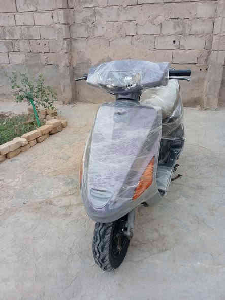 سلام عليكم فراشة لون سمنتي للبيع دراجة مكفولة من كلشي شرط تجي وتفحص سلف هندر كهربائيات كلة شغال دراجة جديدة كلش  سعر 375 وبيها مجال مكال قضاء عفك رقم ***********
