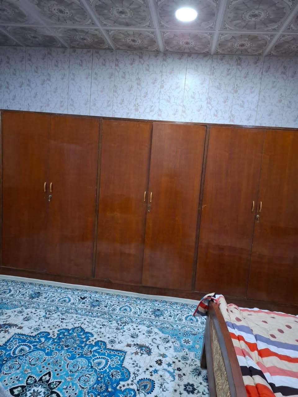 غرفة صاج للبيع نجارة عراقية كلها صاج الكنتور ٦ابواب الغرفة نضيفة ومرتبة واحلى من الصور 
مكاني سامراء السعر ٤٥٠ وبيها مجال 
تلفون ***********
