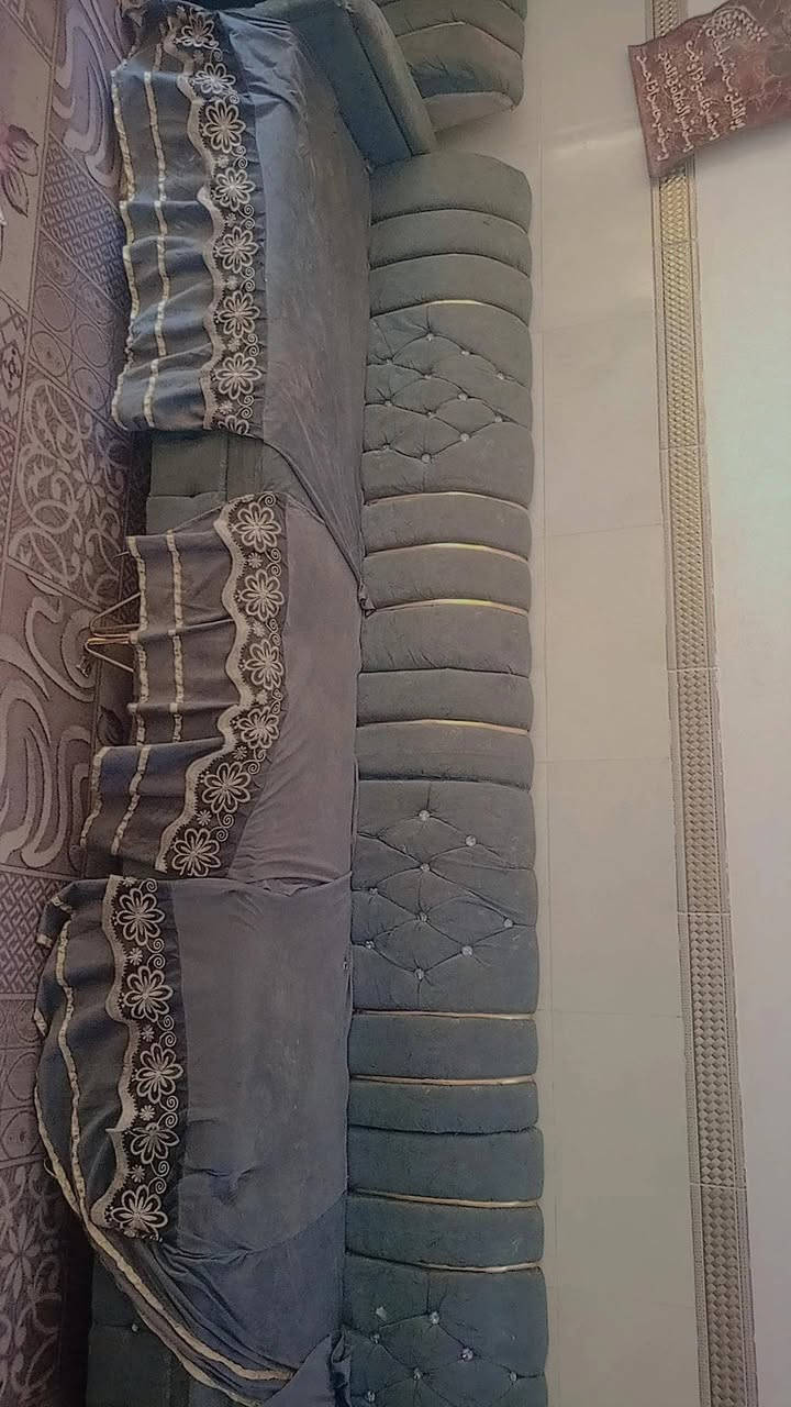 سلام عليكم تخم تسكام للبيع نضافه 75 بل 100
11مقعد السعر 125وبيه مجال العنون الشوملي خيكان 
***********
