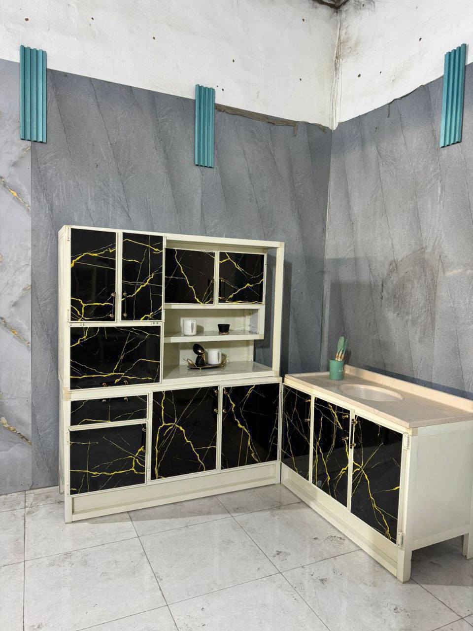 كاونتر متر ونص  مع سنك مرمر متر و 20 سنتيم
السقف الارضي مقوى بخشب. 
السعر 270الف 🌹
يوجد توصيل لجميع المحافضات👉


**إذا كنت صاحب هذا الإعلان وتريد حذفه لأي سبب، رجاءا أرسل رسالة إلى الدعم الفني**