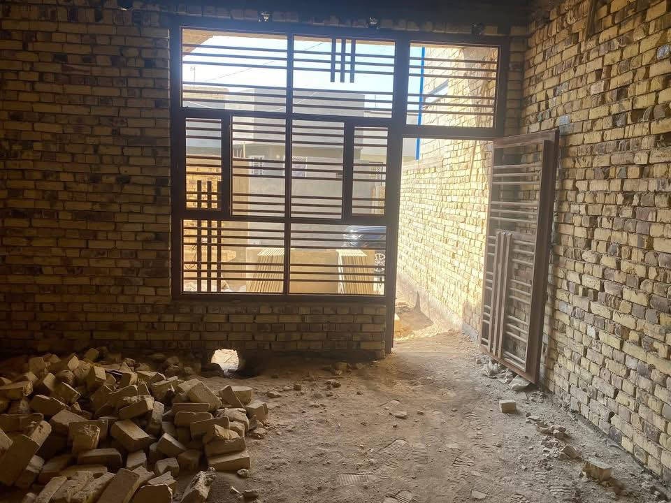 �✨ هيكل سكني مميز للبيع – مساحة 200م – طابقين

طابو زراعي سند 25 

📍 الموقع: التقيّة الثالثة
🚗 يبعد 50 متر فقط عن الشارع العام
📐 المساحة: 200 متر
🏗️ نوع العقار: هيكل طابقين جاهز للإكمال

💎 
المواصفات:

 • 6 غرف نوم 
 • صالة واسعة
 • استقبال
 • مطبخ
 • مجمع صحيات
 • تصميم مناسب للسكن العائلي أو الاستثمار

⭐ 
مميزات العقار:

 • موقع قريب جداً من الشارع العام
 • 
 • منطقة هادئة وقريبة من الخدمات

📞 
للاستفسار والتواصل:

***********
