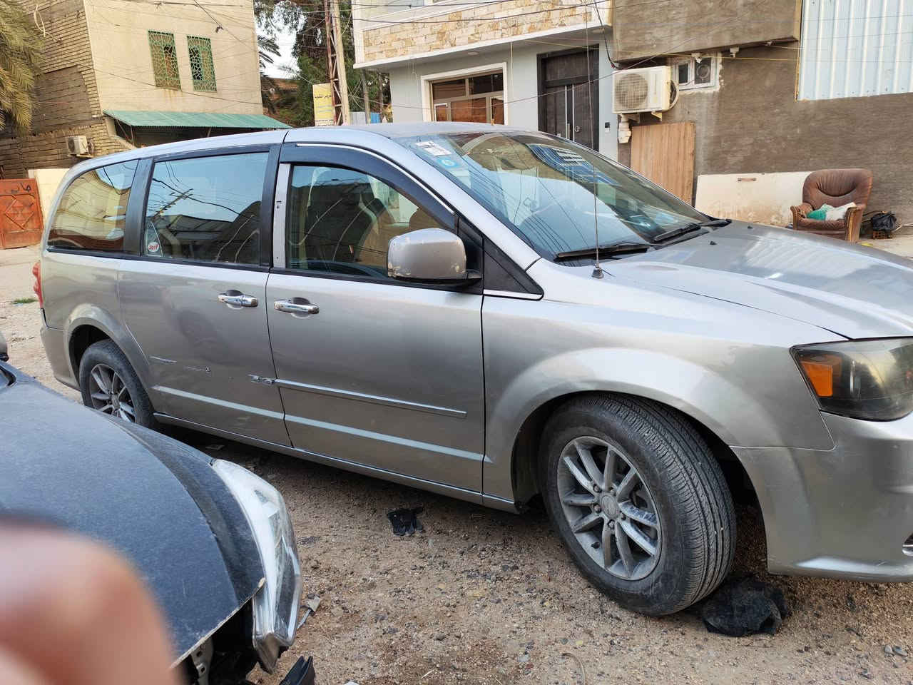 كرفان 2014  جاهزه رقم انكليزي باسمي مكانها بغداد موبايل *********** واتساب 
سعرها 128
