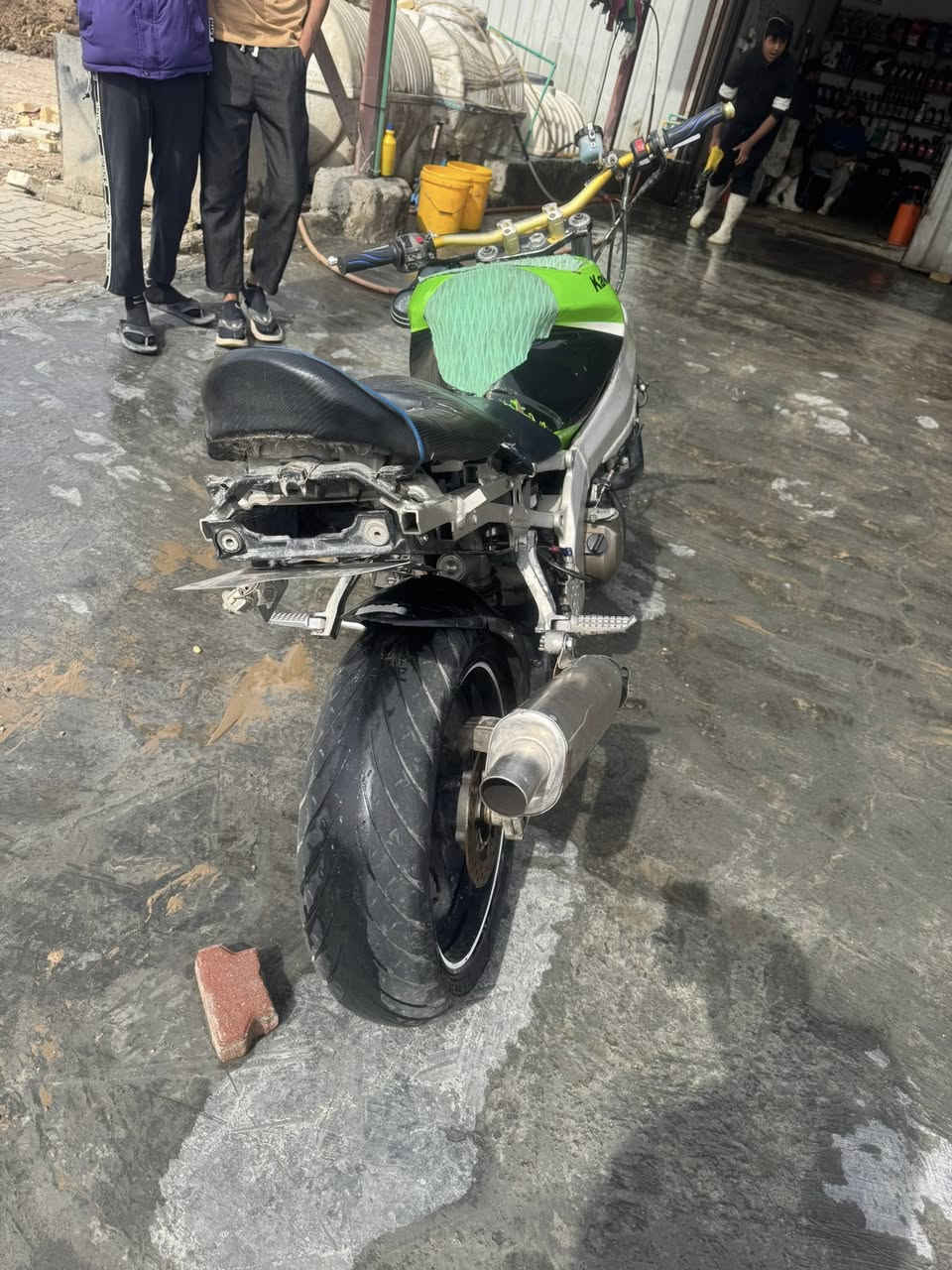 سلام عليكم كاوسكي2002
كامله نكره شوكت ما تريدها 

مكينه خرسه

بكره بلاد زنجيل جديد 

دهن جديد ادامه جديده مناقصها شي دراجه انكر وطلع كليومه بغداد بيها

بيها نواقص بسيطه تحب ترتيب 

السعر 12 وبيها مجال بسيط 

رقم: ***********

مكان:الحسينيه
