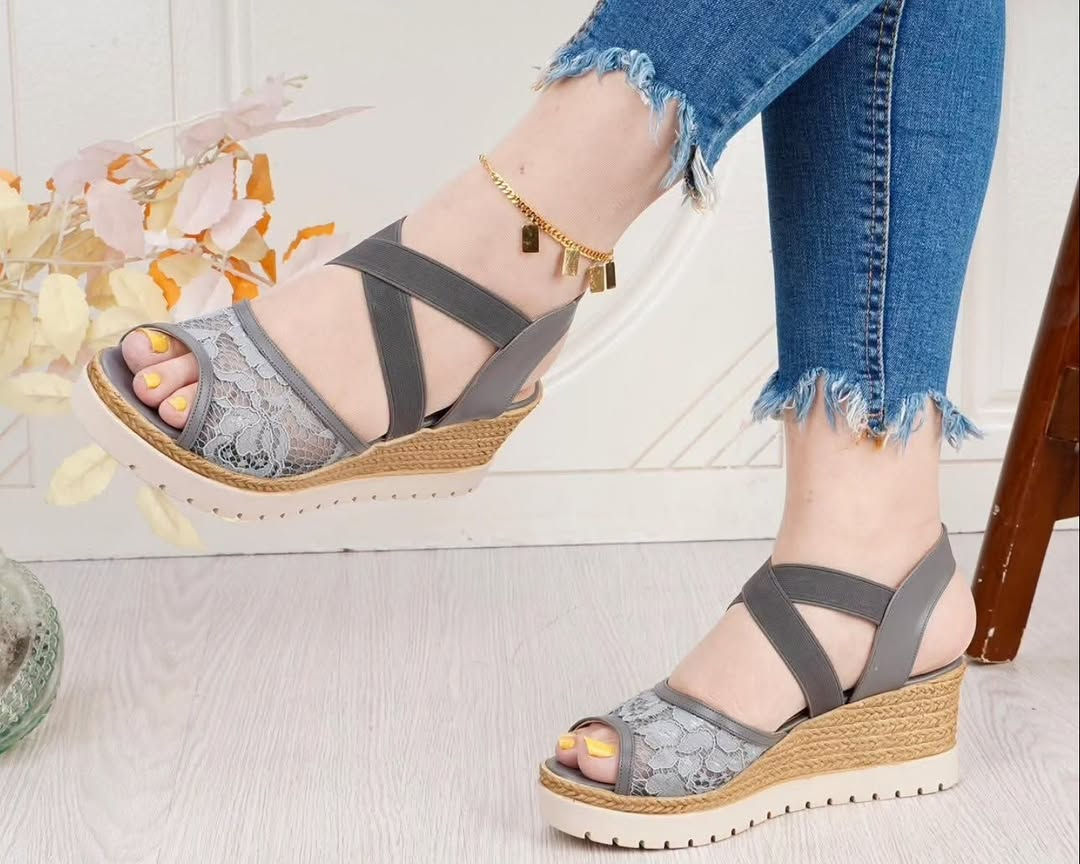 تم تكرار الموديل حسب طلب الزبائن
فلوريتان الاكثر راحة طبي كوالتي عالي
Size  3637 38 39 40 41
للحجز مراسله الصفحة او الوتساب *********** 
يوجد خدمة توصيل لجميع المحافظات
