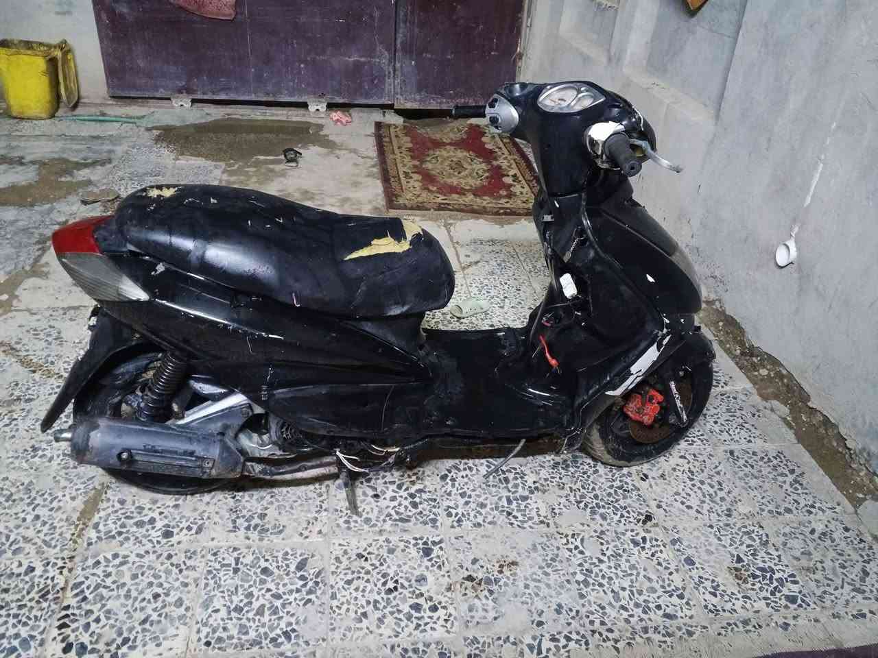 سلام عليكم شباب دراجة سكنس نثية ياباني دراجة مكينة مكفولة من تنقيص وتبخير عوزهة ترتيب سعر 300 وبيهة مجال قليل مكان بغداد حي نصر ***********
