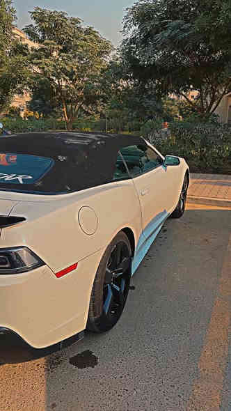 كمارو 2014 للبيع 
رقم بغداد 
ماشيه ١٦٦ الف كيلو
اللون ابيض
السياره بدون حادث ((((كلين تايتل)))) 
((((بدون قطره صبغ))))

 محرك V6 سعة 3.6 لتر بقوة 335 حصان .
  
* المواصفات:
    * مصابيح LED خلفية داكنة.
    * جناح خلفي مثبت على غطاء صندوق السيارة.
    * تصميم عجلات مختلف . 
    * كشف 
    * مقاعد جلد اسود وابيض 

تقريرها وسونارها من المندلاوي 
السعر ١٣٥ ورقه 
العنوان حي العدل / بغداد
رقم الهاتف ***********
