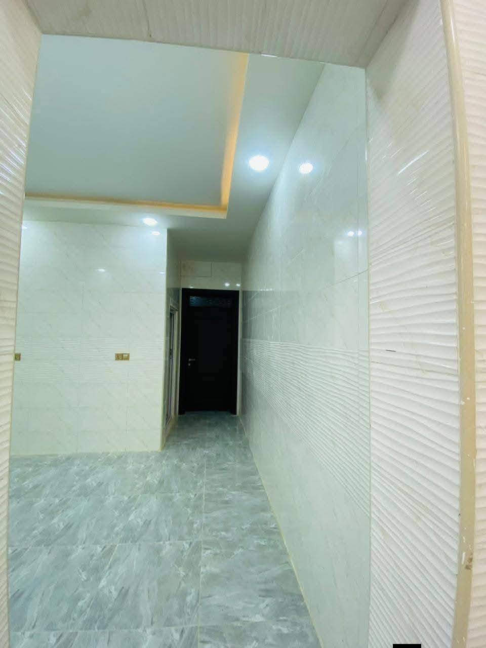 🏡دار للبيع
المساحة: 100 متر مربع
✅ #طابو_زراعي_سند_25_أقرار_محكمه
السعر: 39 مليون  (مع المجال)
الموقع: النجف شارع الصب عمود 282 

مواصفات البناء:
غرفة نوم وصاله ومطبخ واستقبال حمامات داخليه وخارجيه وكراج 
بناء مرتب (أساس + سقف كونكريت + طابوك)
أرضية بورسلين أبو الـ 60

الخدمات:#بعد_عن_سوق_100م
ماء كهرباء مدارس سوق تبليط مولد

للاستفسار والاتصال
*********** او واتساب
