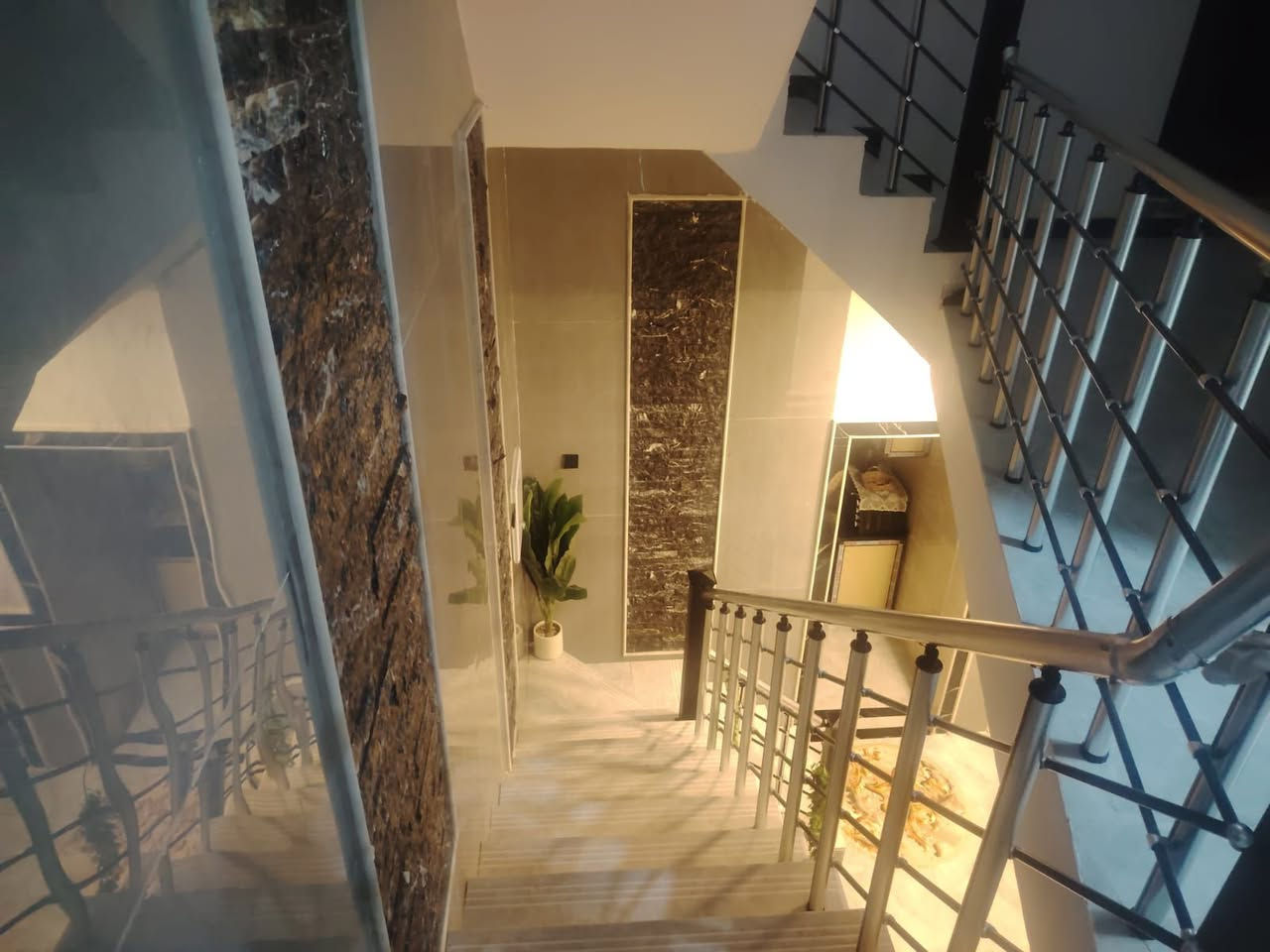 بيت للبيع مساحه 100 طابق ونص منطقه حجي حسن الجمعيات ***********
