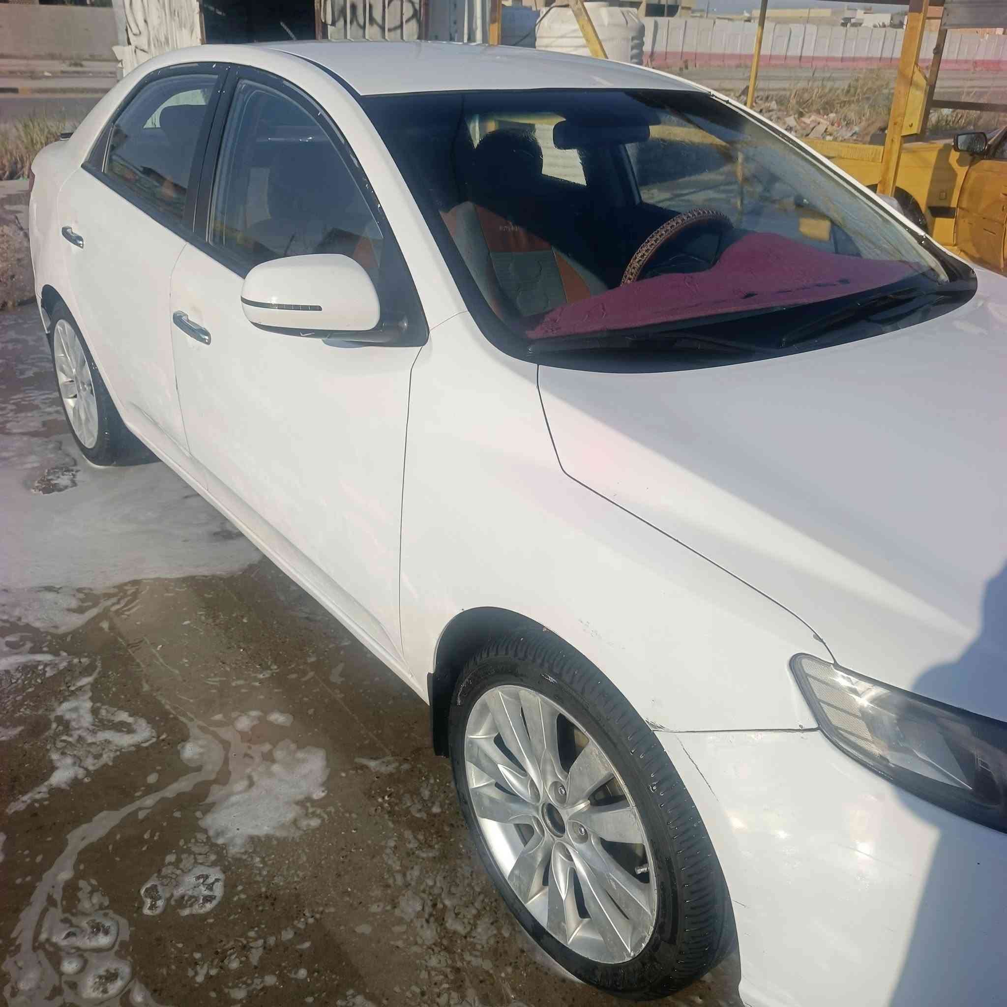 السلام عليكم ورحمة الله سيراتو 2012للبيع  خليجي كلشي شغال بيها صبغ قليل الشراي يتصل السعر 70قفل
‏‪***********‬‏
