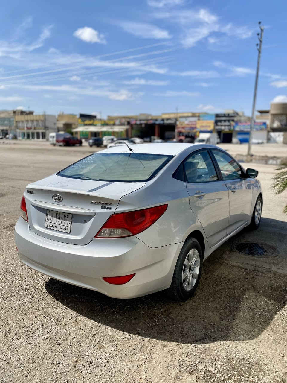 للبيع اكسنت 2013 بلو خليجي
١- حجم محرك ١٦٠٠ دوش قطرتين المرغوب 
٢- سيارة مداور ثاني يوم سنويه  لل 2028 
٣- سياره جاهزه كلش ع اخر حبايه كير مكينه 
٤- منظومة بانزين كله جديد بلكات و بخاخات وعبوة وحساسات كله جديدة يعني انسى دوانز كله بانزين عادي 
٥- تبريد ثلج منظومة كاملة بدلته هذا صيف حتى راديتر 
 ٦- (سياره مكفوله من قطره صبغ ومن حار )
الضرر ( بيه تبديل فقط قبق بانزين و بارد موضح بصوره )
٧-  تخم تاير جديد
   
سعر 86 وبيه مجال مكاني النجف 
الرقم :  ***********
