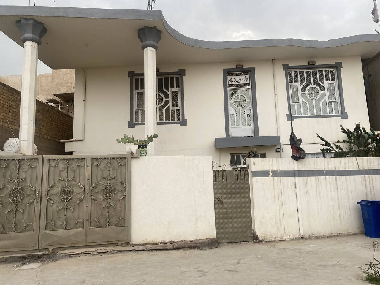 بيت للبيع
المساحة ( ٢٠٠ متر ) 
العنوان / حي العسكري قرب مدرسة التراث ومركز الصحي الغدير 
الاستفسار اكثر الاتصال على الرقم الهاتف 
***********
