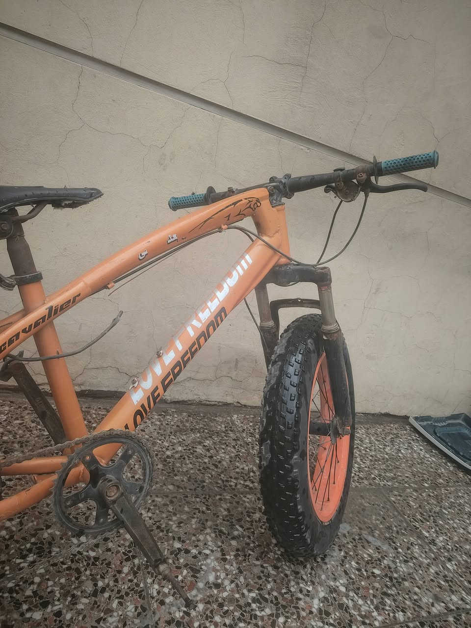 سلام عليكم بايسكل للبيع فايت باك مستخدم يحتاج تاير خلفي سعر ٤٠ الف بي مجال
***********
