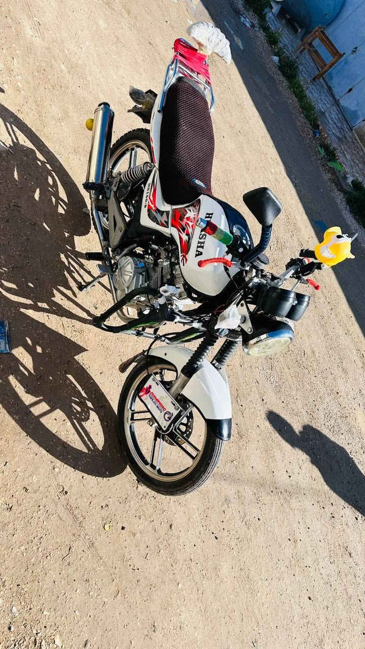 السلام عليكم ماطور هايوشه موديل 22 اوراق بي منفيس فقط الماطور علا وضع الشركه طخم تاير
جواه كهربايات شغاله للبيع او مراوس، بسونك من 24 وفوك رقم تلفون *********** ادمن حب
