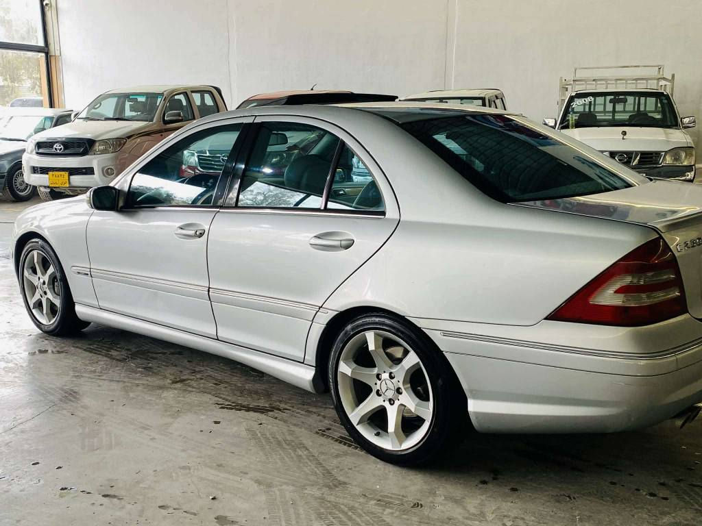 MERCEDES BENZ C230 2007 v6
نموونەی جوانی قەپات قەپات موسەفات 
مەکینە و گێڕو اکسل و تبریدو کارەبای هەموو گیانی بە شەرتە چوار ویل وتایەی لۆک 
سەیارەکە ڕەقەم بغداد ی ئەسڵی سەنەوی عاج بەناوی شەریکە وەیە بەناو ناکرێت بە ئەوەلیاتە زەمانی کیشەی مەدەنی، دەکەم سعری68گەڵاوکەمێک مجال شوێن تەق تەق
(***********) (***********) كويسينجاك, أربيل

