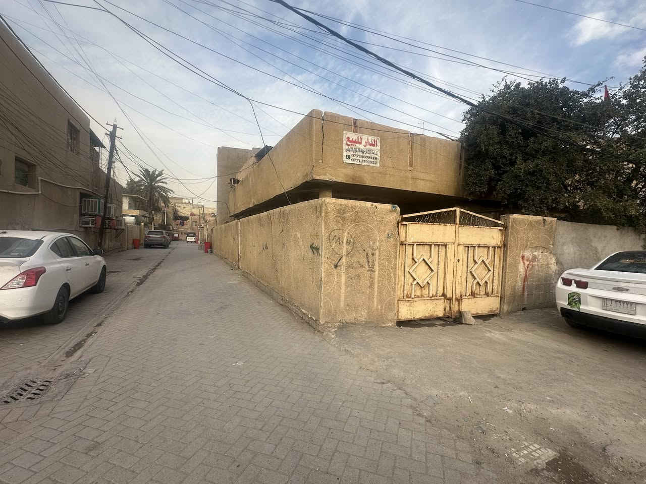 السلام عليكم البيت للبيع بناءقديم مساحة 260متر واجهة 13ونزال20 البيت بيعاع قطعة اراض موقع البيت زعفرانيه باظهره شارع المهد البيت ركن للاسفارتنه الاتصال على الرقم ***********
