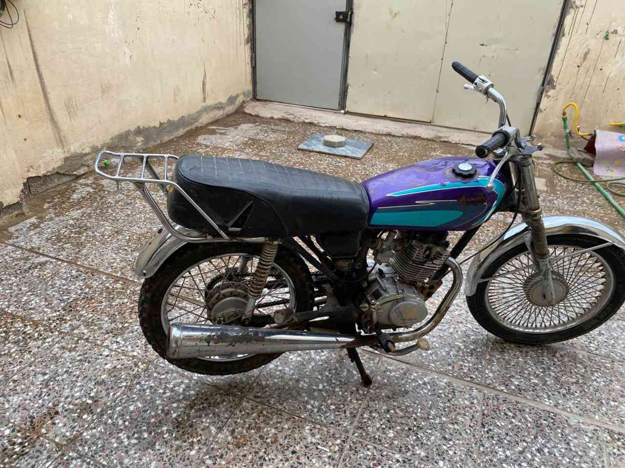 سلام عليكم شباب دراجة اربعة كير
الدراجة نضافة 75 مكينة جديدة كلشي مابيهة حتة مامفتوحة 
متوازي علا بيعتهة الدراجة كلك كلك السعر 150وبيهة مجال ***********مفتوح واتساب موجود
