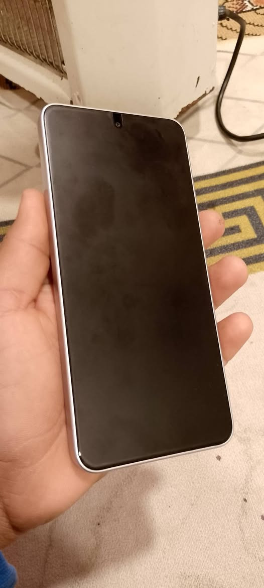 السلام عليكم
جهاز البيع 
بوفه + الذاكرة 256
بعده جديد استخدام 20 يوم 
الرقم ***********
السعر خاص
