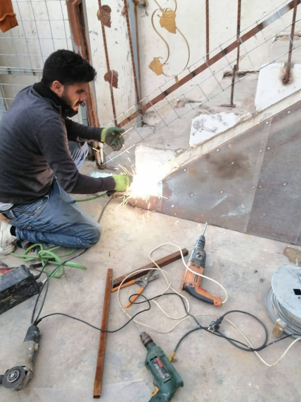 حداد متنقل لحيم اوكسجين تانكيات اي شي نشتغل في أي مكان بكركوك لتواصل ***********))***********
