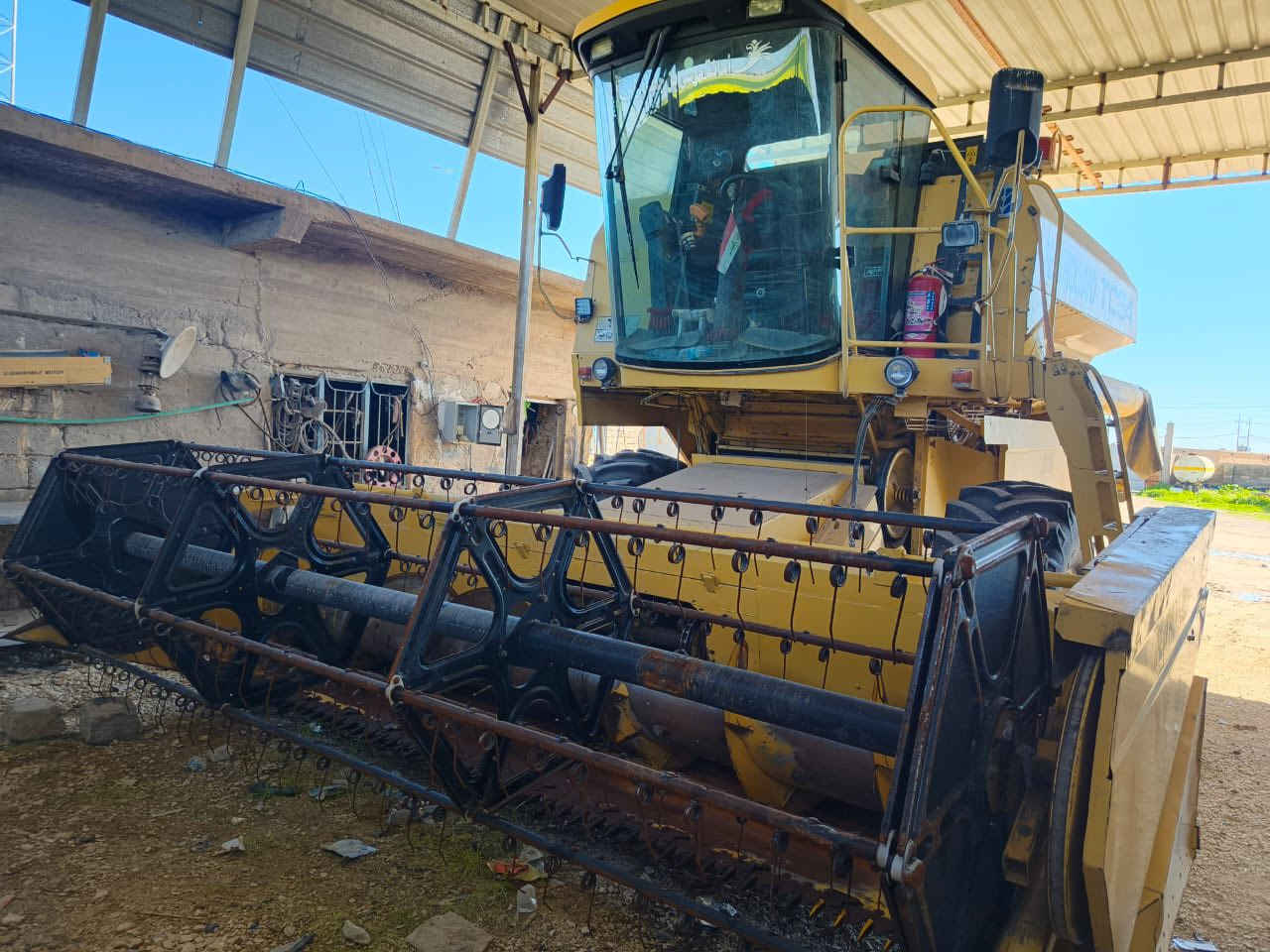 السلام علكيم
حاصدة للبيع  Newholland tc 54

موديل 2000 رقم اربيل 

قايش 4 بلم حاصودة حيل حيل نظيف 

 مكفوله كفاله عامه تعمير فول حاصده جاهزه للحصاد مابيه اي نقص 

المكان نينوى/ تلعفر 

والسعر عل خاص 

رقم الهاتف ‭0750 209 4133‬
