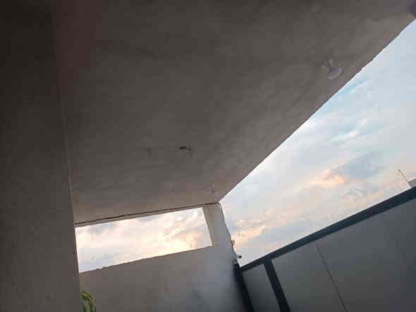 السلام عليكم 
***********
توفر لدينا دار سكن للبيع مع الاثاث 
المساحه 150 م 
نوع العقار طابو ملك زراعي 
يحتوي البيت على استقبال وصاله ومطبخ وغرفتين منام وصحيات داخليه و خارجيه وتحتوي واحده من الغرف على حمام داخلي 

العنوان ابو الخصيب شارع المقيمين البطاح 

على شارع 7 متر قريب جدا على المدارس متوسطه وابتدائيه وخطين كهرباء يعني الكهرباء ماتنطفي ابد  قريب على   مكان بناء مستوصف مستقبلا
مع توفر جميع الخدمات 
شغل البيت درجة اولى وترتيب راقي جداا كما موضح بالصور 
اكرر بيع البيت مع الاثاث 

السعر 80 مليون وبيه مجال 
للاستفسار اتصل على *********** وتدلل البصرة
