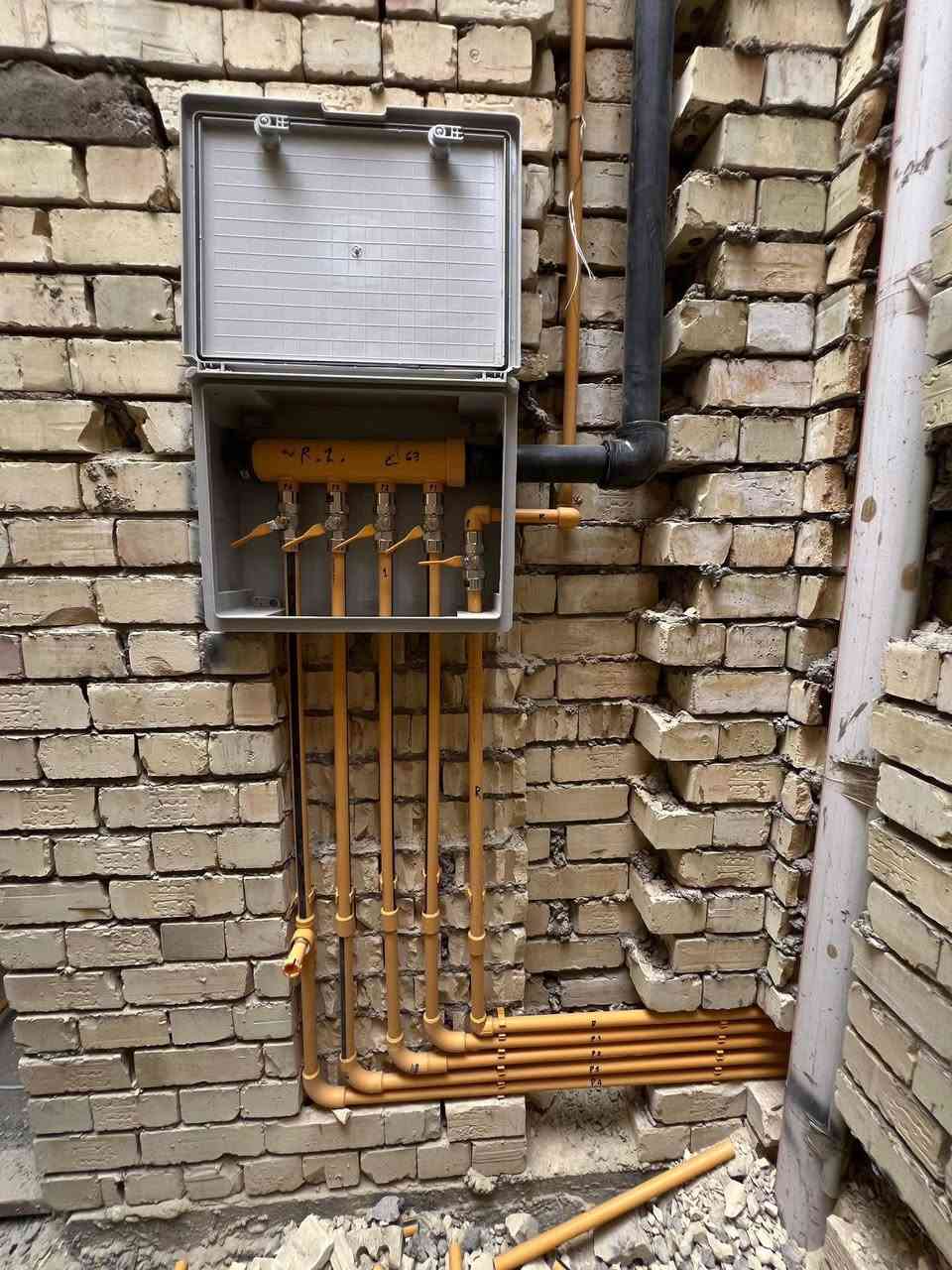 هل لديك مشكلة في تمديدات الماء؟
تسريب؟ ضعف ضغط؟

✔️ تمديد أنابيب الماء بطريقة احترافية
✔️ كشف ومعالجة التسريبات
✔️ تركيب الخلاطات والمغاسل والسخانات
✔️ نصائح مهمة لتفادي الأخطاء الشائعة

مستعدون لتأسيس المنازل بأحدث انضمه السباكه

📞 للحجز أو الاستفسار تواصل على الخاص أو عبر الهاتف: ( *********** )

خبرة • دقة • عمل مضمون
