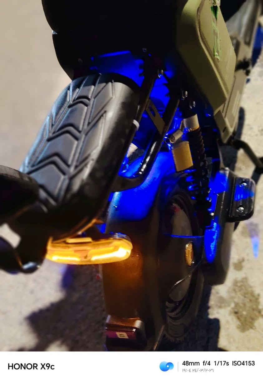 السلام عليكم 
ماطور شحن 
نوعيه  R9
ماطور جديد موديل 2025 نضف 100/95 
باتري اصليات خمس باتريات
تايرت جدد 
اضواء LED
زينون عالي وناصي 
أربع نمر
يمشي 109
يمشيك خير من الله سعر 425
مكاني لايمن 

***********
