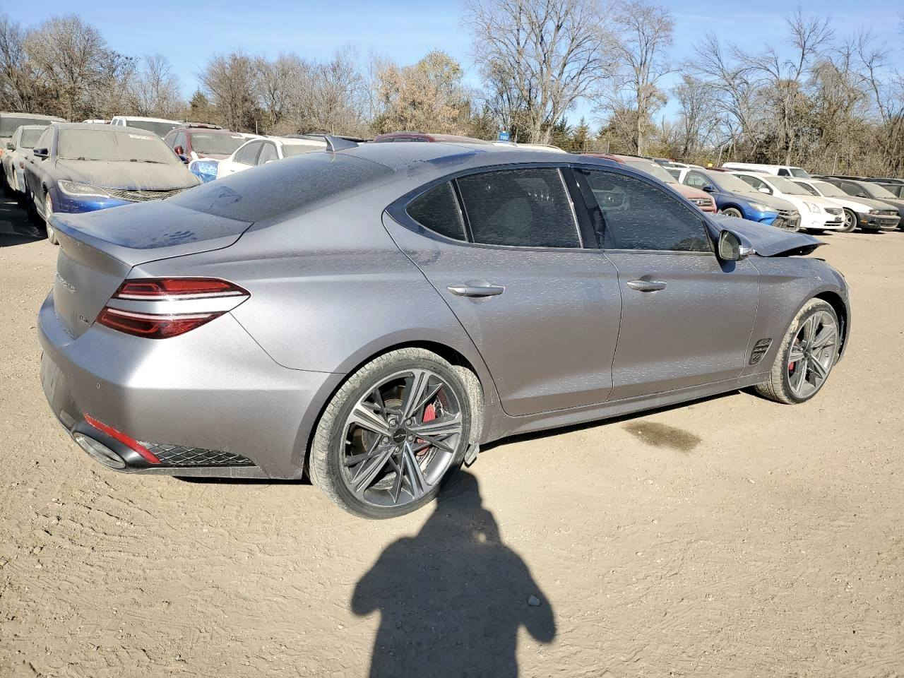 للبيع جينسيزز g70  رياضي موديل 24 محرك 6 بنوراما داخل ابيض حادث بنيد ودعامية فقط بدون  مدة الوصل 18/3 التواصل ع الرقم ***********
