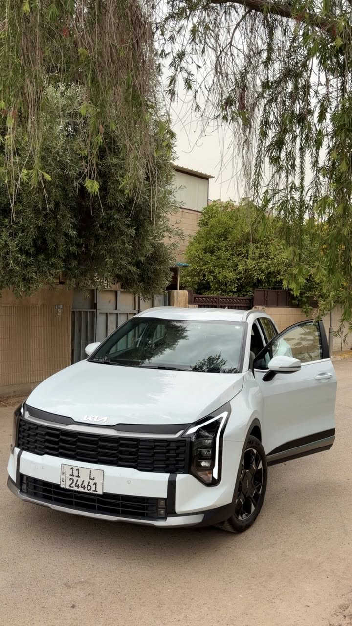 ‏ Kia Sportage 2026 VIP – قمارة حديد
جلد أبيض | مقاعد كهربائية | مقاعد تدفئة وتبريد | 6 إيرباك | صندوق خلفي كهربائي

أهم المواصفات:  
▪️ داخلية جلد أبيض  
▪️ مقاعد كهربائية  
▪️ مقاعد تدفئة وتبريد  
▪️ 6 إيرباك  
▪️ شاشة رقمية + Apple CarPlay  
▪️ دخول وتشغيل ذكي  
▪️ صندوق خلفي كهربائي  
▪️ كاميرا خلفية + حساسات أمامية وخلفية  
▪️ جنوط 19 إنش  

المعلومات العامة:  
▪️ الموديل: 2026  
▪️ الحالة: 7300 كيلو متر  
▪️ المحرك: 2.0 لتر – 4 سلندر  
▪️ ناقل الحركة: أوتوماتيك 6 سرعات  
▪️ اللوحات: بغداد   

*********** للتواصل 
العنوان بغداد/ الوزيرية
