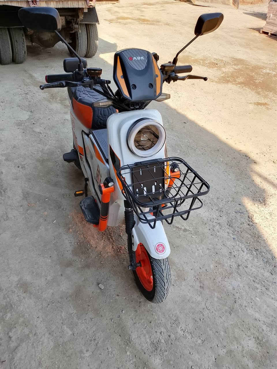 دراجه شحن للبيع صار 3اشهر من اخذتها دراجه نضيفه وحلوه سعرها 400   بغداد الكريعات نقص بيها كلوب خلفي ***********
