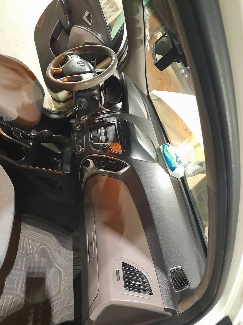 السلام عليكم ورحمة الله وبركاته
سيارة هيونداي توسان موديل ٢٠١١ بيع او مراوس بسيارة كون سعرها من ٦٥ وجوه و نتراوس حسب القناعة
السياره سعرها ١٢٨ وبيها مجال بسيط 
خليجية محرك ٢٠٠٠
 المكان صلاح الدين/تكريت/ القادسية
رقم الهاتف / ***********
