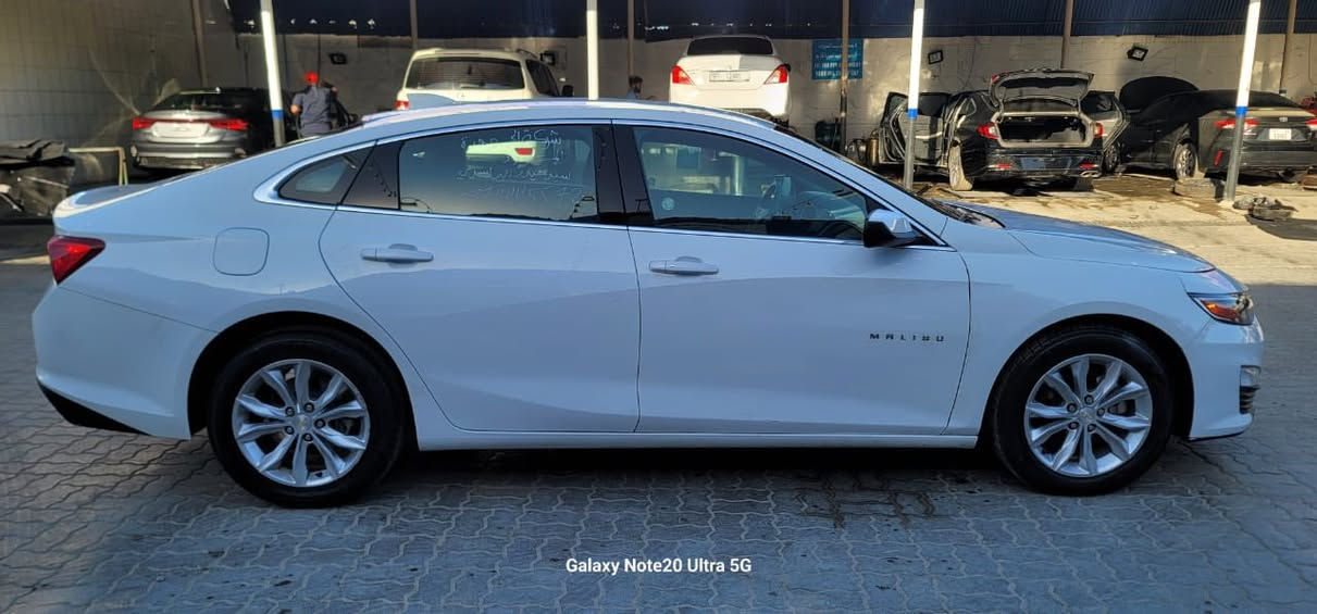 السلام عليكم 
ماليبو لون ابيض موديل 2023 
فئة LT
السعر 150$  وبيها مجال .
للتواصل ***********  او على حسابي بالماسنجر.
- وارد امريكي حادث خفيف صور الحادث والسونار مرفقة بالمنشور.
- بعض المواصفات  : بصمة - شاشة - كاميرا خلفية - قطعتين تبريد  - تشغيل عن بعد - مانع تصادم امامي - تبريد - تدفئة...
- رقم ذي قار جديد ، حره بأسمي مداور ثاني يوم و هزه جديدة. 
- ماشية ٥٠ الف ميل.
