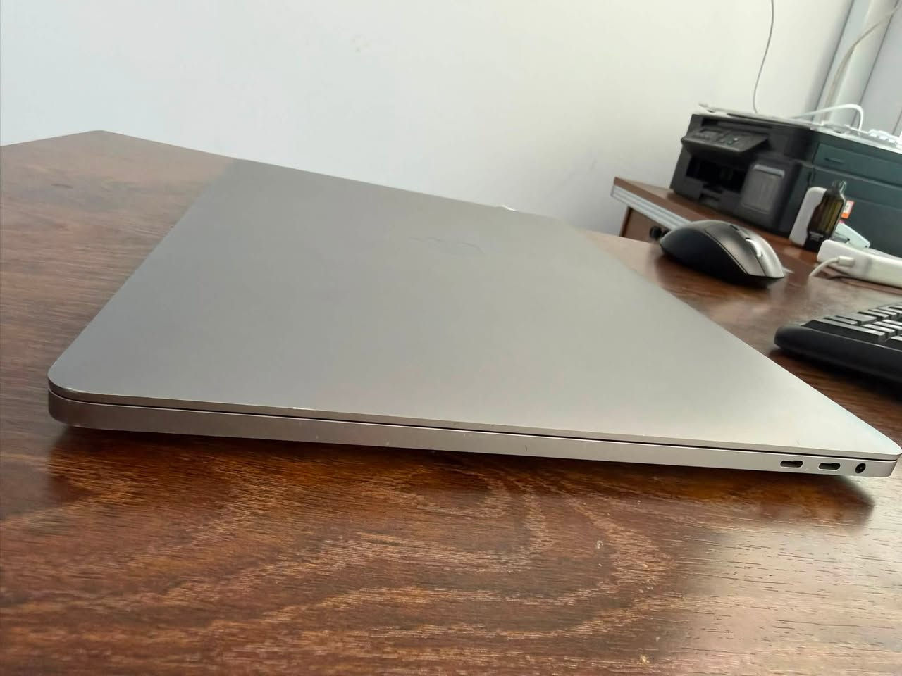 السلام عليكم 
للبيع 

Macbook peo 2019 
i9 
Graphics card amd 5500
16 ram 
2 T 
Battry life 80% 
Battry cycle : 392
السعر ٨٥٠ الف


**إذا كنت صاحب هذا الإعلان وتريد حذفه لأي سبب، رجاءا أرسل رسالة إلى الدعم الفني**