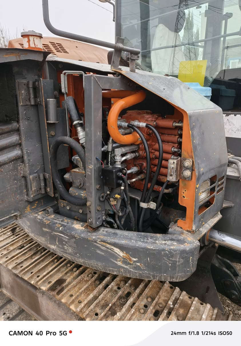 سلام عليكم حفاره هيتاشي حجم 85موديل 2008 الحفابشرت پمپ كونترول مكينه مزبوت رقم سليماني تحويل مزبوت 300وبيه مجال ***********
