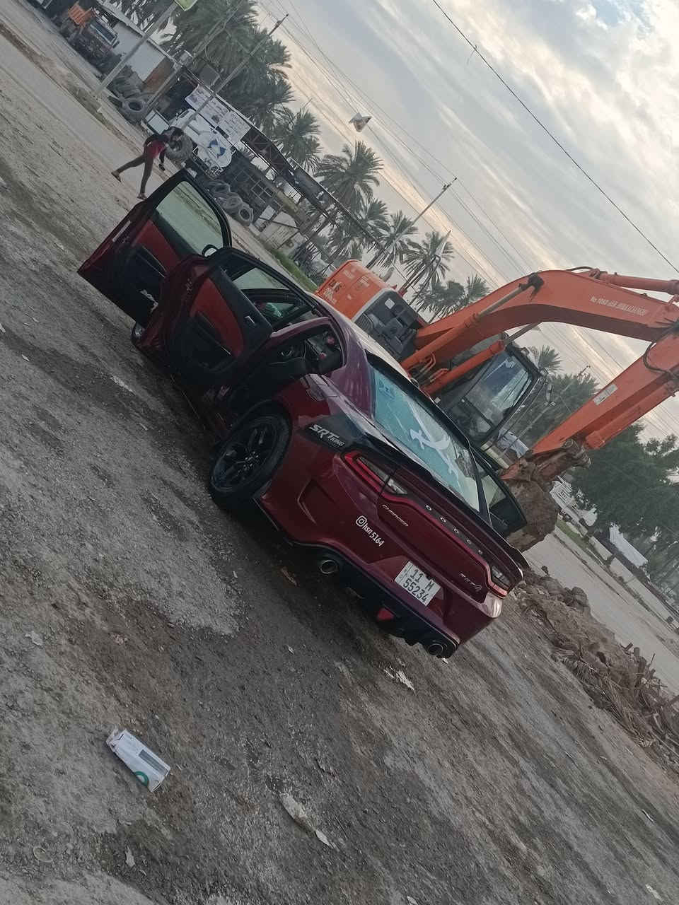 للبيع: الوحش الأمريكي "دوج جارجر" 2019 (فول مواصفات) 🚀
سيارة مال بيت، نظافة توب، واقتصادية جداً بفضل منظومة الغاز.. جاهزة للتحويل مباشرة!

​التفاصيل والمواصفات:

الفئة:SXT محدثة بالكامل SRT مكينة 3600

​الموديل: 2019.

​الممشى: 112 ألف كم فقط.

​الأرباك: سليم 100% بشرط الفحص (أهم نقطة بالوارد).

​المحرك والكير: بشرط الفحص "بدون فتح برغي"، سيارة نظيفة جداً ومشدودة.

​منظومة الغاز: مجهزة بمنظومة غاز من شركة زاغول (Zavoli) التركية الأصلية (توفير وهدوء بالمحرك).

​السنوية: باسمي والتحويل مباشر ورقم بغداد الدولي.

​الحادث: ضربة أمامية خفيفة جداً (حافة البنيد والجاملغ فقط).

​ تم تبديل (البنيد والجاملغ) بقطع جديدة لغرض التحديث ، مع "كلير" قطعتين للباب  السايق والباب الخلفي لتوحيد اللون والنظافة وبدون فتح الابواب .

​الشواصي واللغد: سليمات 100% (بشرط السونار).

​المواصفات الداخلية:

​فول مواصفات 1/1 (شاشة وسط، كاميرا خلفية، تشغيل عن بعد، كرسي السائق كهرباء، تحكم ستيرن، حساسات  خلفية وغيرها الكثير...) السيارة محدثه بالكامل SRT من بنيد ودعاميات ودوس.

​السعر:225 

(بيها مجال بسيط للطيبين). 

📍 الموقع: [بابل - الحله/الدبله]

📞 للتواصل والاستفسار: [***********]
