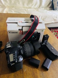 كانون 80D • عدسة 18-135 • باتري جريب