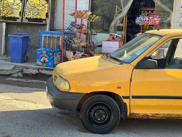 السلام عليكم سايبه 2010 السياره صاحبه ببغداد بحي البساتين ابيع كوم حديد عليها هيئه وغرامات اقل المليون ماكينه بيها خيط بخار خفيف حداديه حلوه تخم تايرات السعر 11 ورقه 
{الرقم 📞***********}
المكان بغداد الرئاسه 🔹
