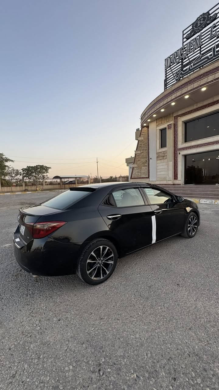 كورلا موديل 17 le السياره دخولها كلين
بيها بارد فقط وسط الباب الخلفي عكس السائق 
السياره كير و محرك شرط 
ماشيه 103 الف ميل 
رقم سليمانيه ب اسمي 
السعر 148 و بي مجال بسيط 
***********
