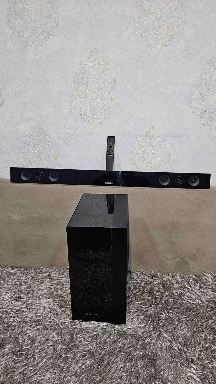 ⭐️ساوندباڕی سامسۆنگ پاک و بێکێشە هێزی دەنگ 280 بۆ 300 وات. بەیسەکەی وایەر لێسە و کۆنترۆڵی لەگەڵە
⭐️دیزاینێکی کەشخە و سادەو ڕاقی بۆ ژوری میوان.
⭐️دەنگێکی ئێجگار بەرز و ساف و ستێریۆو خەیاڵی
⭐️٧ مۆدی دەنگ.
⭐️بەیسێکی بەهێز و قوڵ. تایبەت بە هۆڵ و میوانی گەورە.
Bluetooth + AUX + optical + 2 HDMI +USB
DOLBY DIGITAL +dts 2.0 chanel
نرخ/115$ 
شوێن/سلێمانی. گەیاندنم نیە بۆ دەرەوەی سلێمانی السليمانية, العراق


**إذا كنت صاحب هذا الإعلان وتريد حذفه لأي سبب، رجاءا أرسل رسالة إلى الدعم الفني**